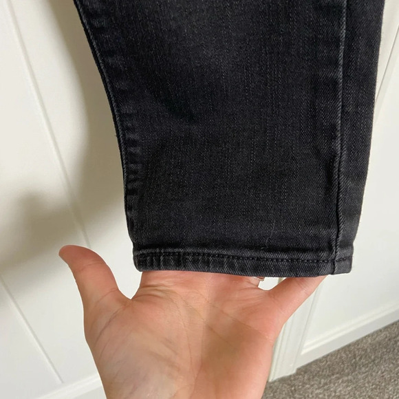 EUC | Levi’s 311 Shaping Skinny women’s black denim jeans — size 30 - Picture 4 of 9